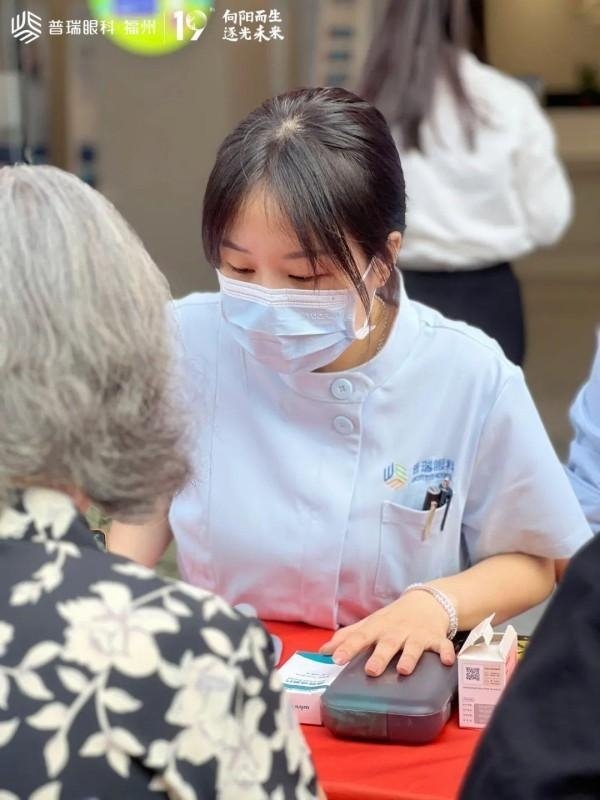 “情暖金秋·爱在重阳”社区活动圆满举办龙8囯际福州普瑞眼科重阳节系列活动丨