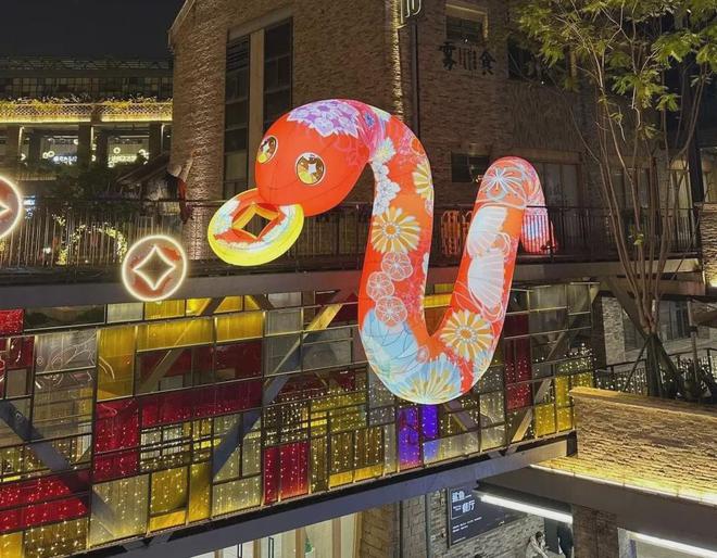 蛇年吉祥物丑得五花八门？龙8国际点此进入全国各地(图8)