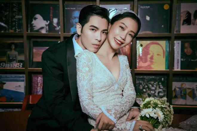 4 娱乐圈幸福婚讯大盘点龙8国际龙8网站202(图7)