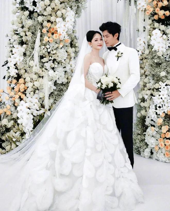4 娱乐圈幸福婚讯大盘点龙8国际龙8网站202(图15)