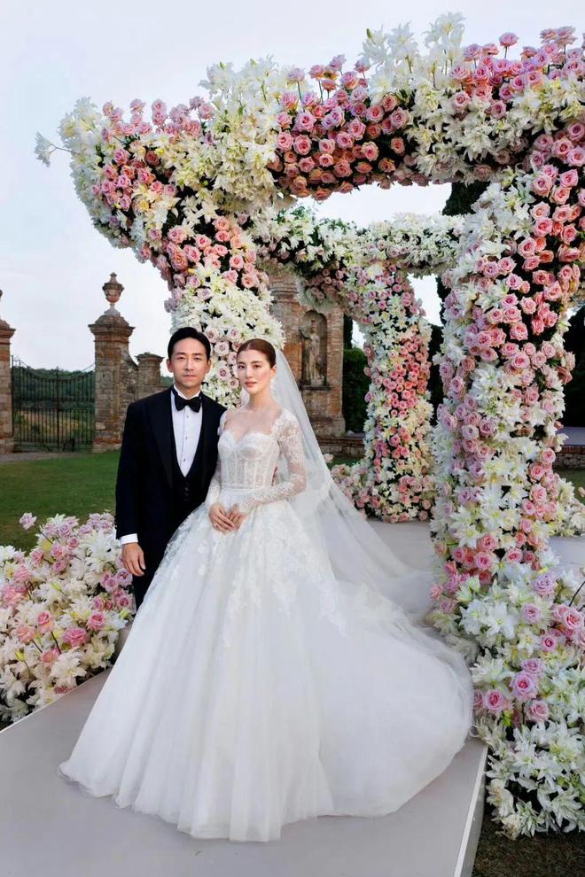 4 娱乐圈幸福婚讯大盘点龙8国际龙8网站202(图18)