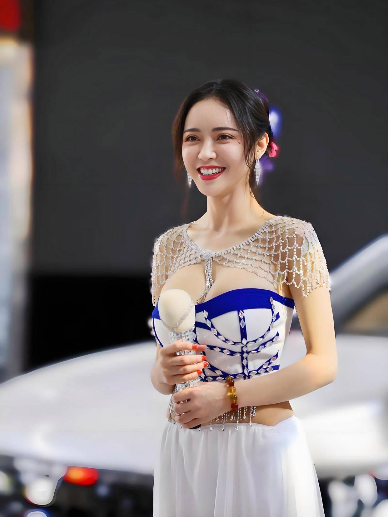 魔鬼身材不愧是模特出身！潘春春最惊艳的3部电影这(图4)